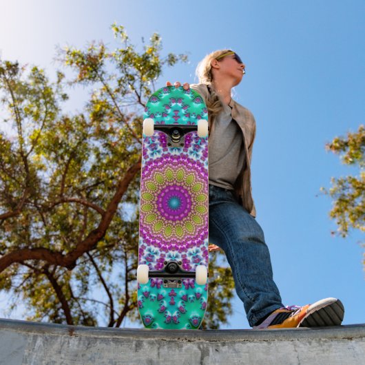 Groovy Colorful Jewel Tone Boho Fraktal Mandala Skateboard (Außenbereich 1)