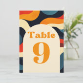 Groovy Colorful Retro Wavy Wedding Tischnummer (Stehend Vorderseite)