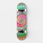 Groovy Colorful Spiral Digitales Abstraktes Frakta Skateboard (Vorderseite)