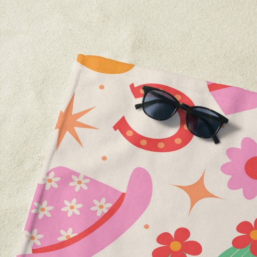 Groovy Cowgirl Stiefel and Hats Muster mit Cactus Strandtuch (Beispiel)