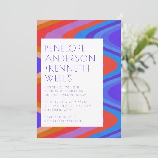 Groovy Curvy Lines Unique Retro Blue Red Wedding Einladung (Stehend Vorderseite)