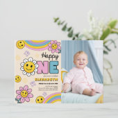 Groovy Daisy Blume Erster Geburtstag Retro Foto Einladung (Stehend Vorderseite)