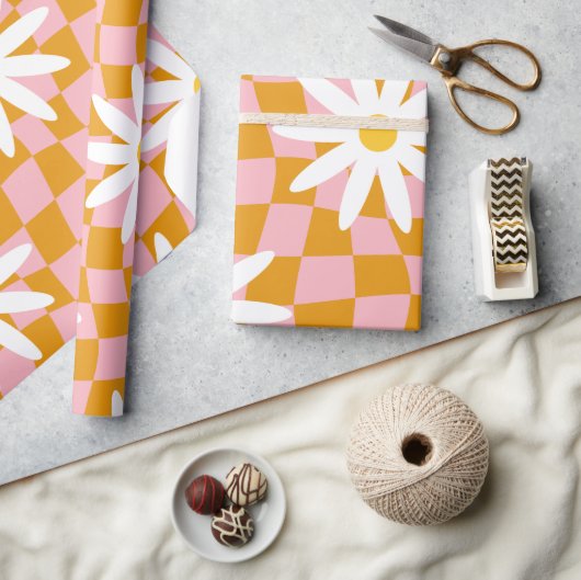 Groovy Daisy Floral Checkerboard, Y2K 90s Wrappin Geschenkpapier (Kunsthandwerk)