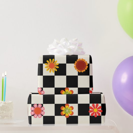 Groovy Daisy Floral Checkerboard, Y2K Geschenkpapier (Partygeschenke)