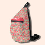 Groovy Geometric Floral Crossbody Bag<br><div class="desc">Diese stilvolle Tragetasche zeichnet sich durch ein rundum Retro-Blumenmuster und geometrisches Muster aus, das in kräftigen Farben gehalten ist und Ihren Namen auf der Vorderseite trägt. Drei mit Reißverschluss ausgestattete Fächer können Ihre Schlüssel, Brieftasche, Telefon, Kamera und vieles mehr einfach aufbewahren. Tragen Sie ihn als Kreuz oder über einer Schulter...</div>