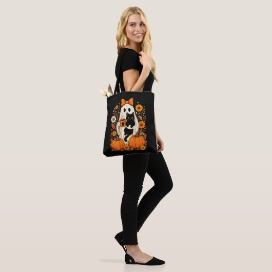 Groovy Halloween-Geist mit schwarzer Katze floral Tasche (Am Model)