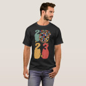 Groovy Happy New Year 2023 Retro Disco Style T-Shirt (Vorne ganz)