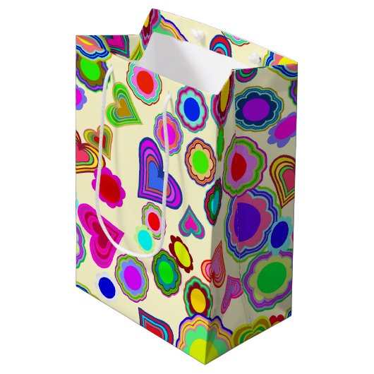 Groovy Hearts Blume Mittlere Geschenktüte (Vorderseite Schrägansicht)