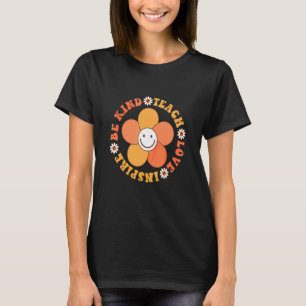 Groovy Hippie-Lehrer Sei nett Lehre Liebe Inspirie T-Shirt