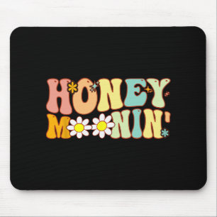 Groovy Honeymoonin Bride Brautparty to Honeymoo Mousepad