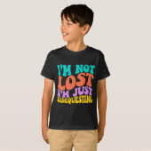 Groovy I’m Not Lost, I’m Just Sidequesting – Funny T-Shirt (Vorne ganz)