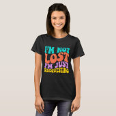 Groovy I’m Not Lost, I’m Just Sidequesting – Funny T-Shirt (Vorne ganz)