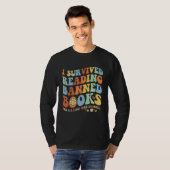 Groovy I Survived Reading Banned Books Book Booka T-Shirt (Vorne ganz)