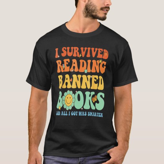 Groovy I Survived Reading Banned Books Book Lover  T-Shirt (Vorderseite)