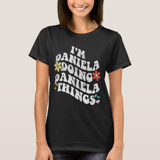 Groovy Im Daniela Doing Daniela Things Funny Mothe T-Shirt (Vorderseite)