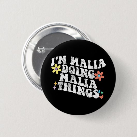 Groovy Im Malia Doing Malia Things Funny Mother Button (Vorne & Hinten)