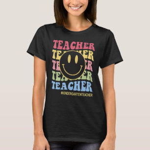 Groovy Kindergarten Vibes Retro Facebook Lehrer zu T-Shirt