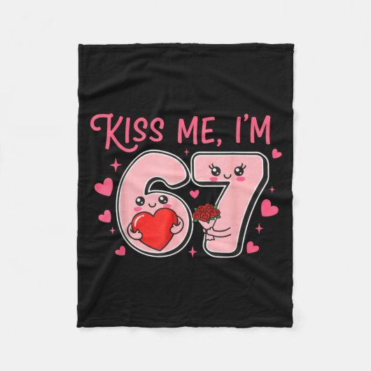 Groovy Kiss Me I'm 6 7 Heart Valentine Day 67 Meme Fleecedecke (Vorderseite)