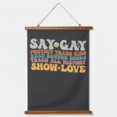 Groovy LGBT Say Gay Protect Trans Kids Read Books Wandteppich Mit Holzrahmen (Vorderseite)