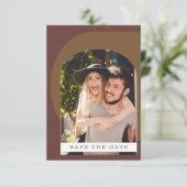 Groovy Modern Geometric Foto Brown Save The Date (Stehend Vorderseite)