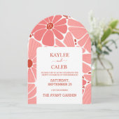 Groovy moderne rosa Hochzeitseinladung Einladung (Stehend Vorderseite)