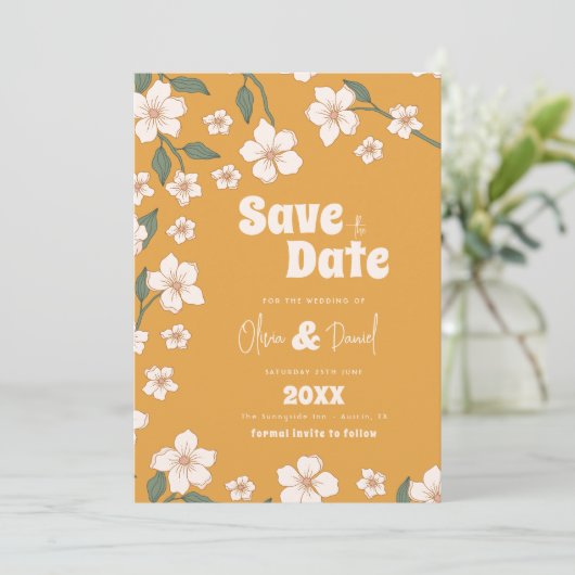 Groovy Mustard Floral Save the Date (Stehend Vorderseite)