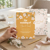 Groovy Mustard Floral Wedding Einladung