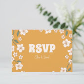 Groovy Mustard Floral Wedding RSVP Karte (Stehend Vorderseite)