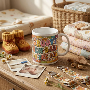 Groovy neues Baby auf dem Weg Retro Sonnenschein Kaffeetasse