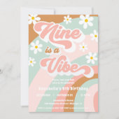 Groovy Nine ist ein Vibe Retro Pastells 9. Geburts Einladung (Vorderseite)