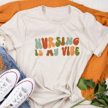 Groovy Nursing ist meine Vibe, Gesundheit, Kranken Tri-Blend Shirt<br><div class="desc">Retrostil "Nursing Is My Vibe" T - Shirt,  für Krankenschwestern.</div>