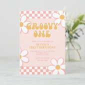 Groovy One Retro Karo Pink Daisy Einladung (Stehend Vorderseite)