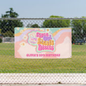 Groovy Peace Out Single Digits 10. Zeichen Banner (Insitu)