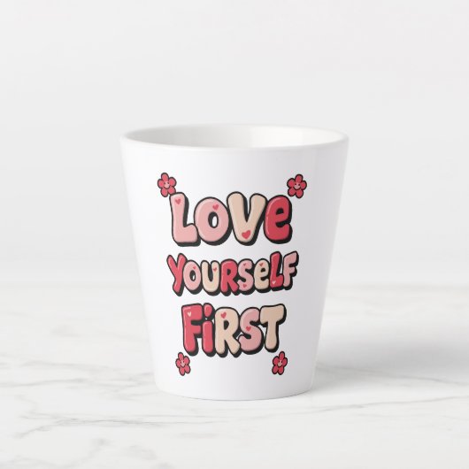 Groovy Pink "Love Yourself First" Quote Milchtasse (Vorderseite)