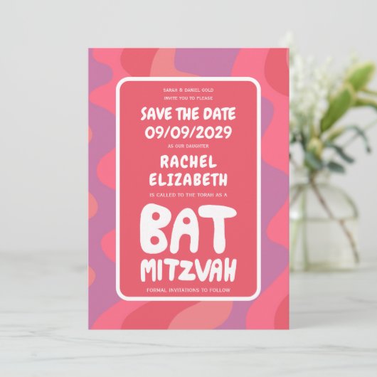 Groovy Pink Waves Custom Bat Mitzvah Save The Date (Stehend Vorderseite)