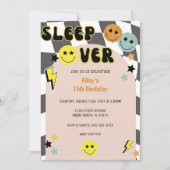 Groovy Preppy Y2K Happy Face Sleep Over Birthday Einladung (Vorderseite)
