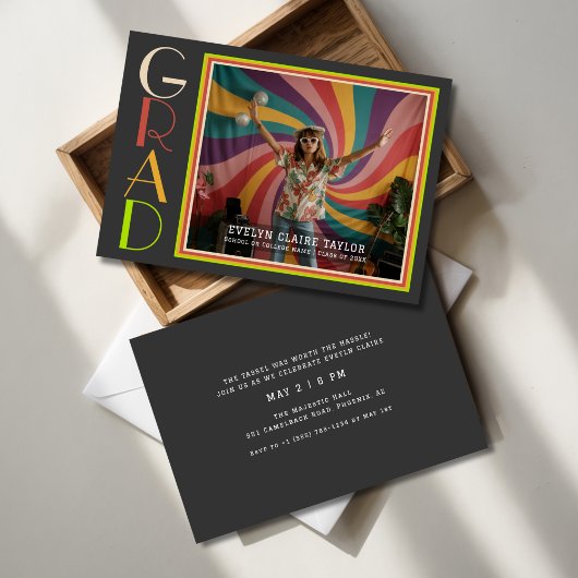 Groovy Psychedelic Retro Daisy Foto Abschluss Einladung