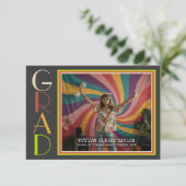 Groovy Psychedelic Retro Daisy Foto Abschluss Einladung (Stehend Vorderseite)