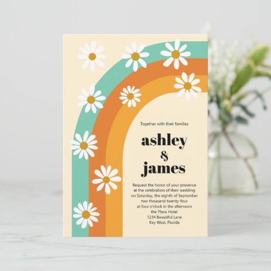 Groovy Rainbow 1970s Style Boho Daisy Wedding Einladung (Stehend Vorderseite)