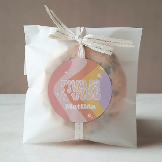 Groovy Regenbogen 5 ist eine vibe 60er Jahre Retro Runder Aufkleber