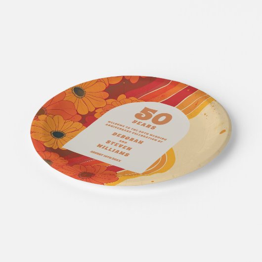 Groovy Retro 50. Hochzeitstag Begrüßungszeichen Pappteller (Schrägansicht)