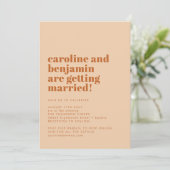 Groovy Retro 70er Design Beige Terracotta Wedding Einladung (Stehend Vorderseite)