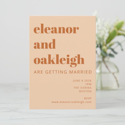 Groovy Retro 70er Design Bold Terracotta Wedding Einladung (Stehend Vorderseite)