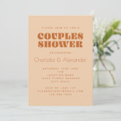 Groovy Retro 70er Design in Braun Paare Dusche in Einladung (Stehend Vorderseite)