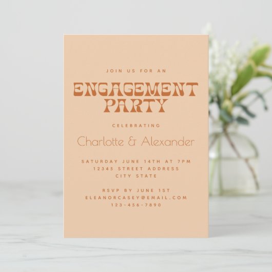 Groovy Retro 70er Design in Brown Engagement Party Einladung (Stehend Vorderseite)