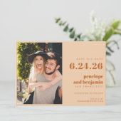 Groovy Retro 70er Design in Brown FOTO Wedding Save The Date (Stehend Vorderseite)