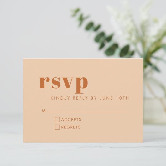 Groovy Retro 70er Design in Brown und Sand Wedding RSVP Karte (Stehend Vorderseite)