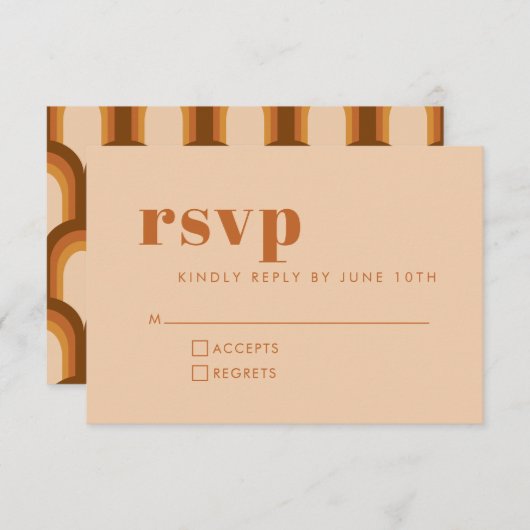 Groovy Retro 70er Design in Brown und Sand Wedding RSVP Karte (Vorne/Hinten)