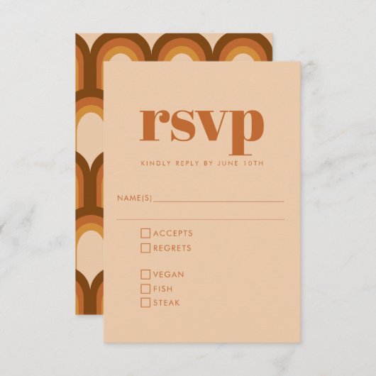 Groovy Retro 70er Design in Brown Wedding Meal RSVP Karte (Vorne/Hinten)