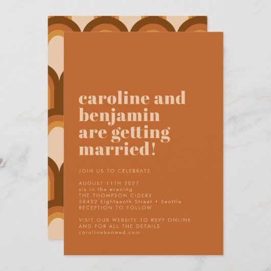 Groovy Retro 70er Design Spaß Terracotta Wedding Einladung (Vorne/Hinten)